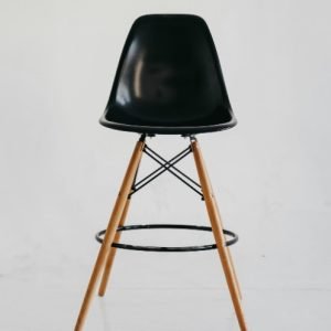 Home armchair black in wood 1